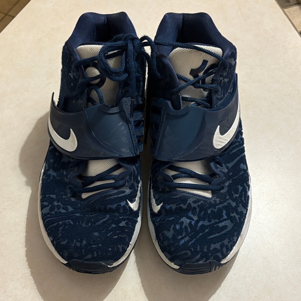 Nike Kevin Durant Navy and White Basketball Shoes
